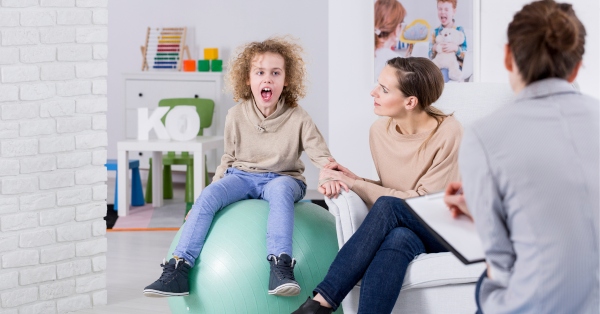 A szakember segítsége nem csak a gyermeknek, hanem a szülőnek is hasznos, ha hiperaktivitás kezeléséről van szó.